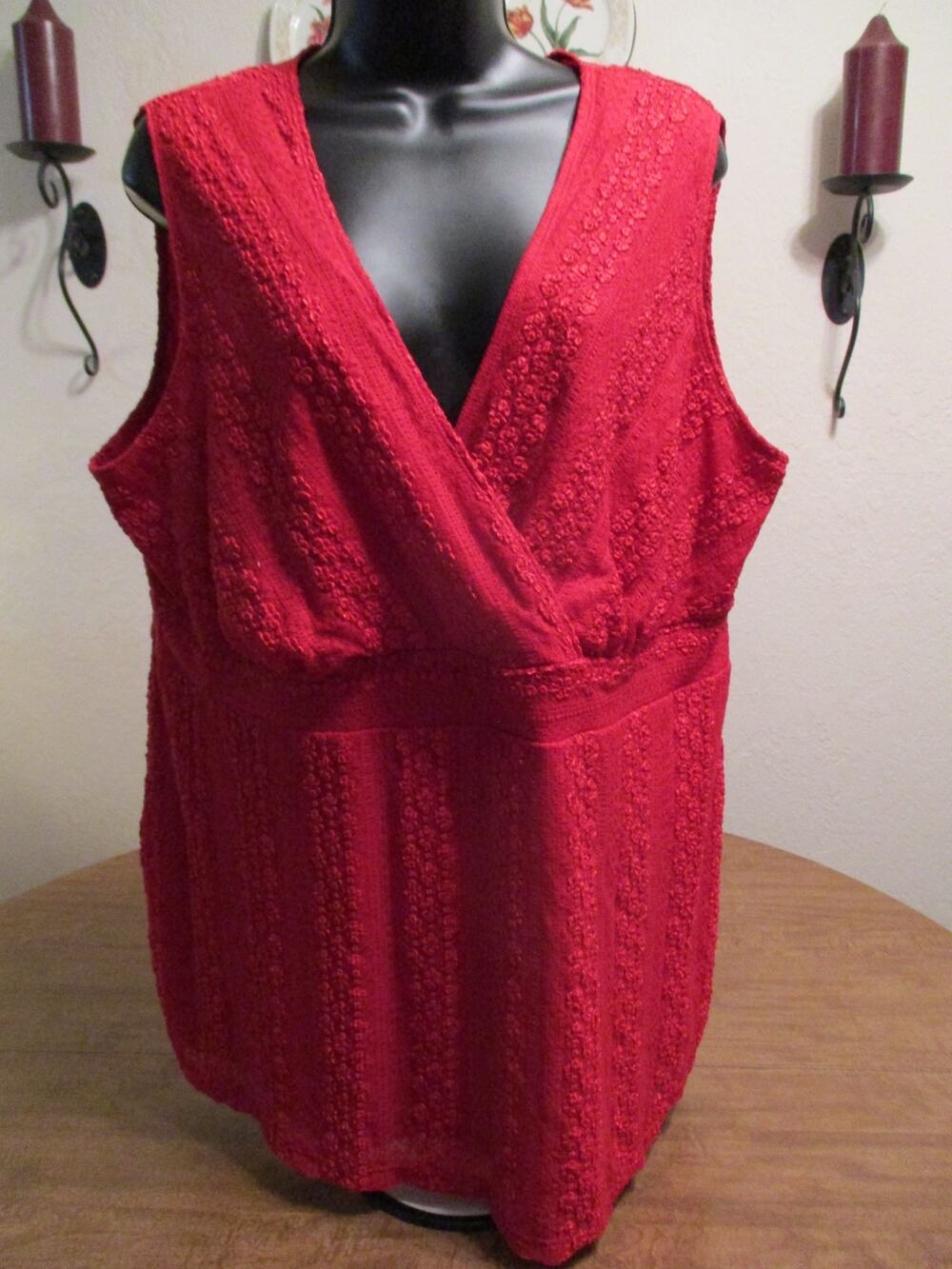 LANE BYANT RED SLEEVELESS V NECK BLOUSE SIZE 22/24